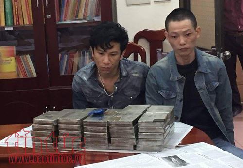 Bắt giữ hai đối tượng vận chuyển trái phép 47 bánh heroin ảnh 1